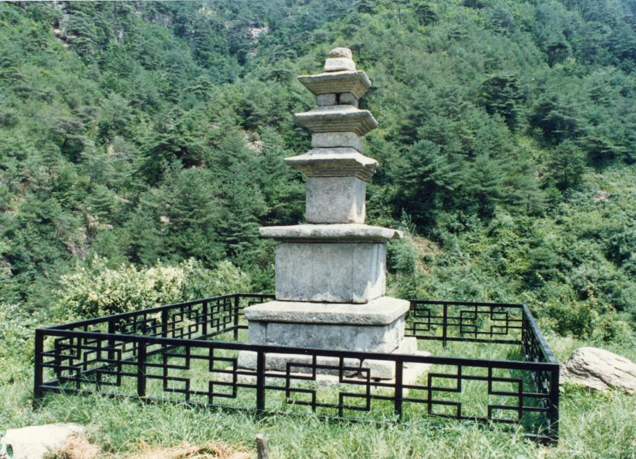 충주 미륵대원지 삼층석탑이미지