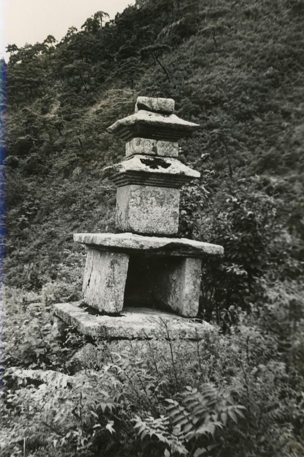 충주 미륵대원지 삼층석탑이미지