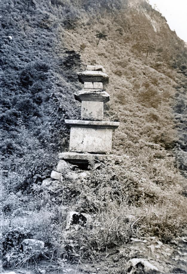충주 미륵대원지 삼층석탑이미지