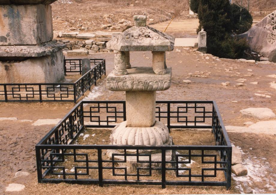 충주 미륵대원지 사각석등이미지