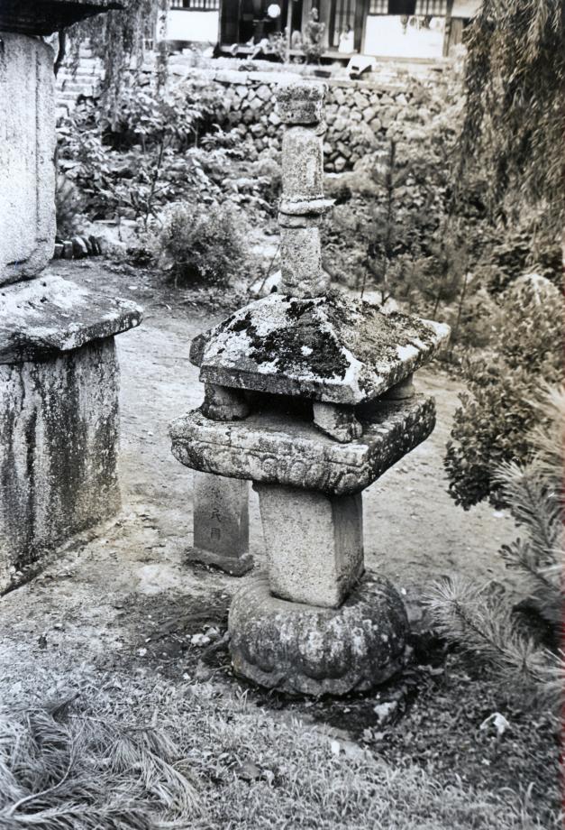 충주 미륵대원지 사각석등이미지