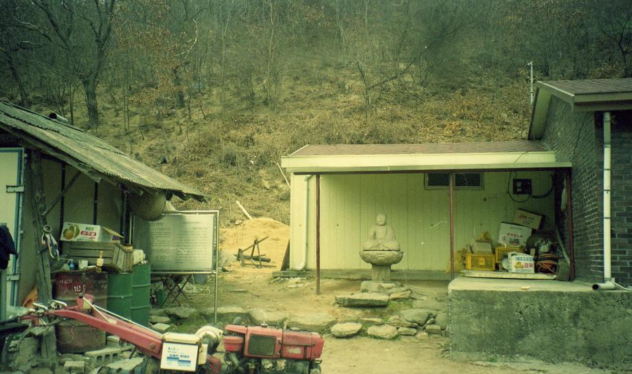 충주 오갑사지 석조여래좌상이미지