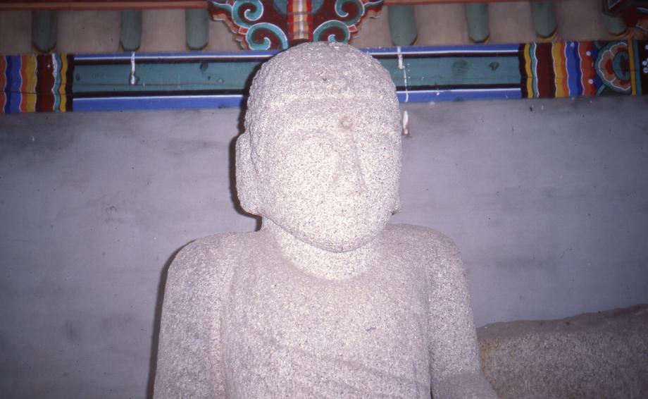 충주 문주리 석조여래좌상이미지