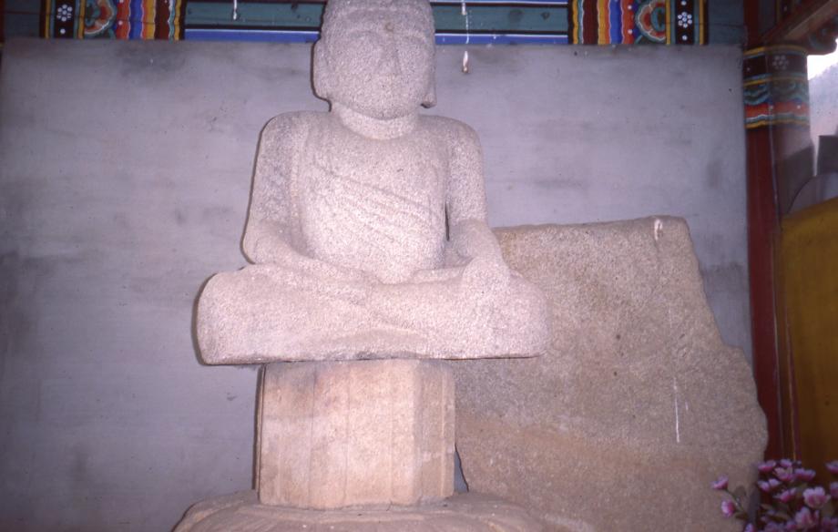 충주 문주리 석조여래좌상이미지