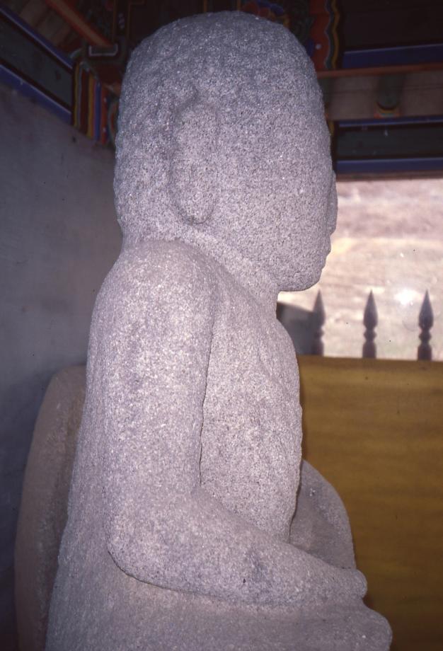 충주 문주리 석조여래좌상이미지