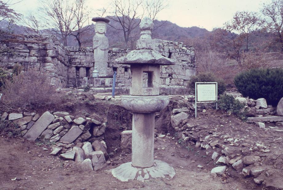 충주 미륵대원지 석등이미지