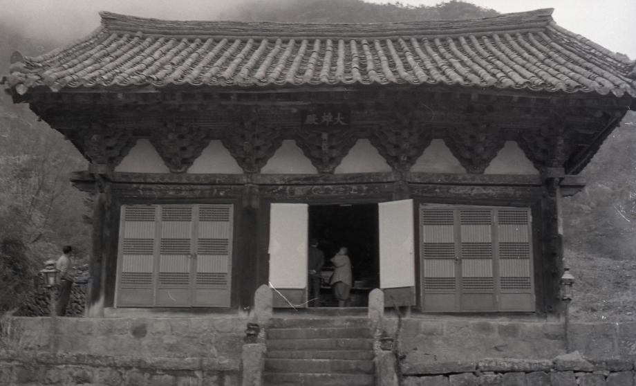 영동 영국사 대웅전이미지