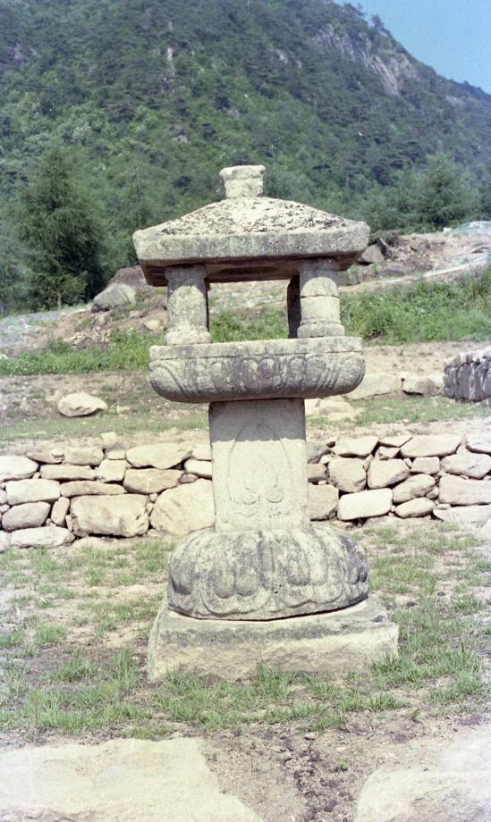 충주 미륵대원지 사각석등이미지