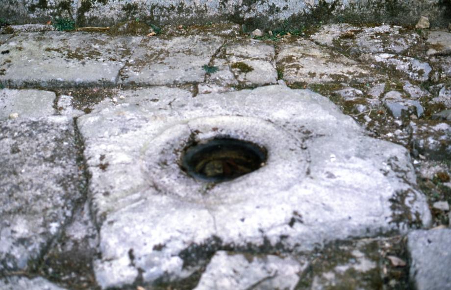 충주 미륵리 석조여래입상이미지