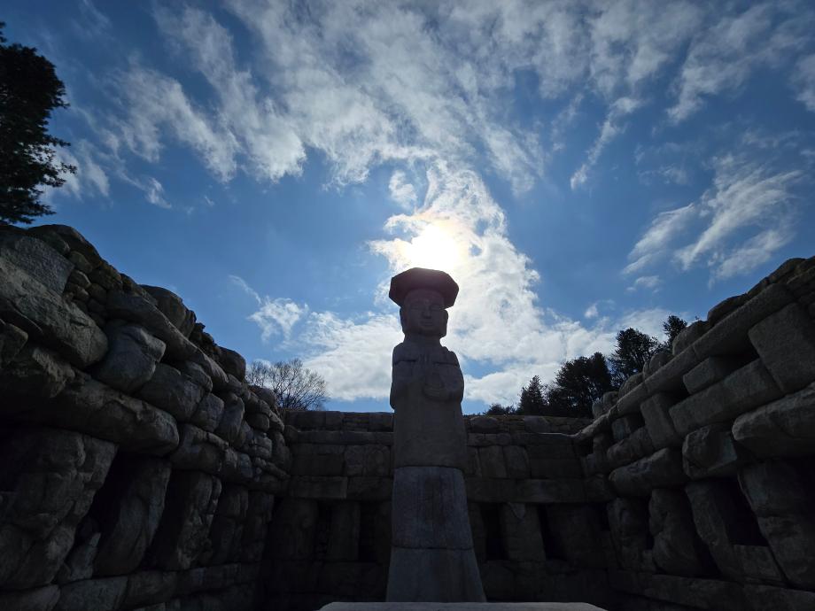 충주 미륵리 석조여래입상이미지