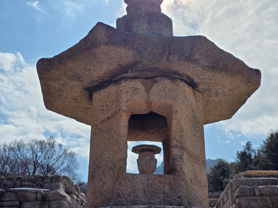 충주 미륵리 석조여래입상이미지