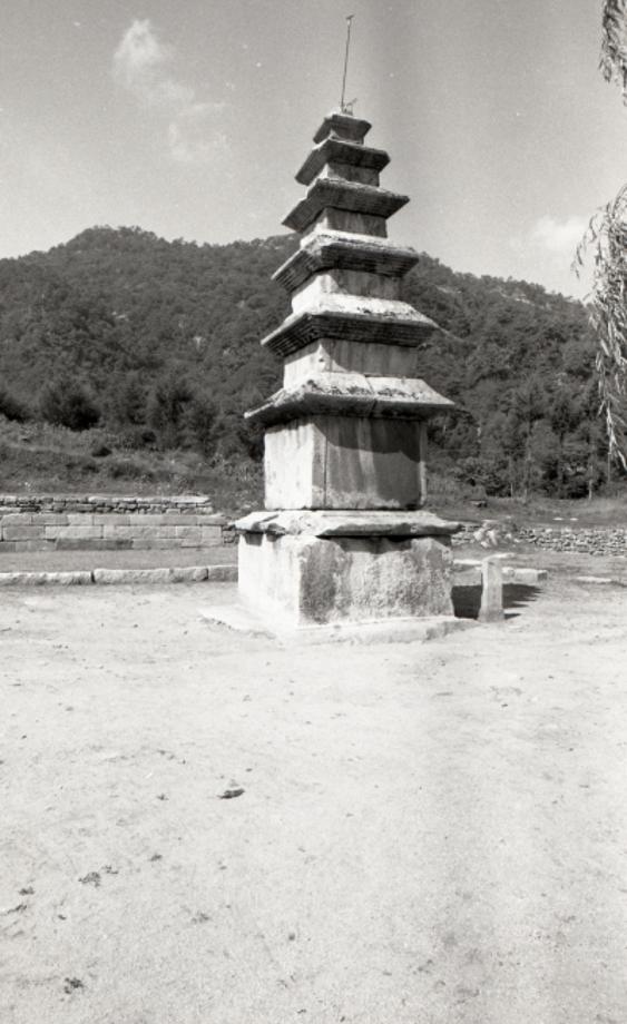 충주 미륵리 오층석탑이미지