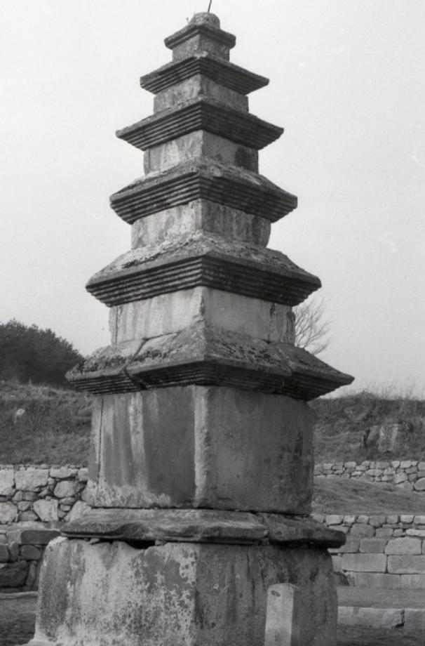 충주 미륵리 오층석탑이미지