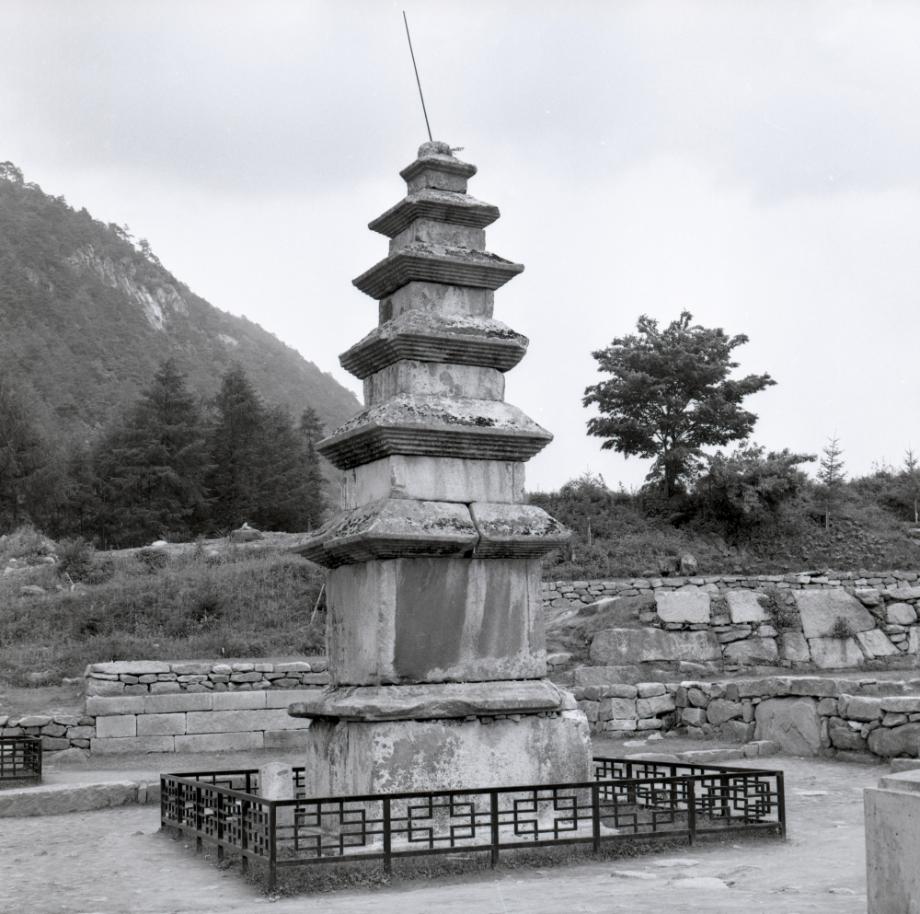 충주 미륵리 오층석탑이미지