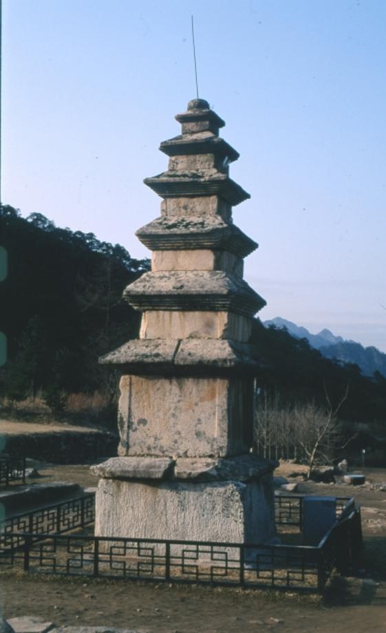 충주 미륵리 오층석탑이미지