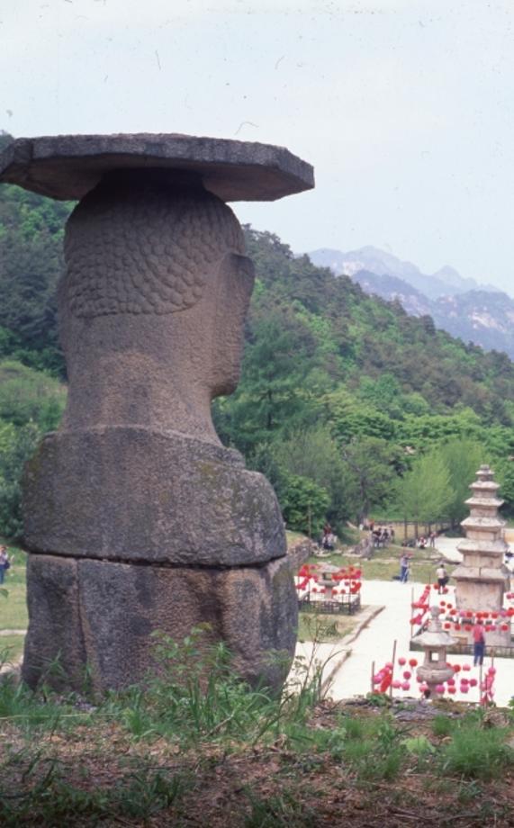 충주 미륵리 석조여래입상이미지