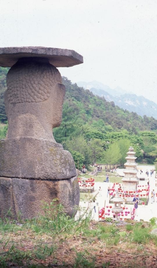 충주 미륵리 석조여래입상이미지