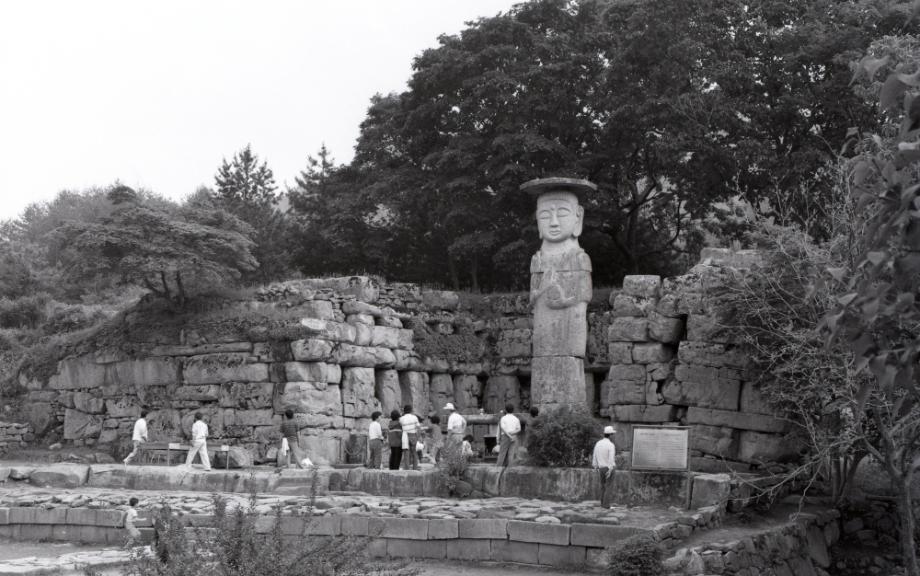 충주 미륵리 석조여래입상이미지