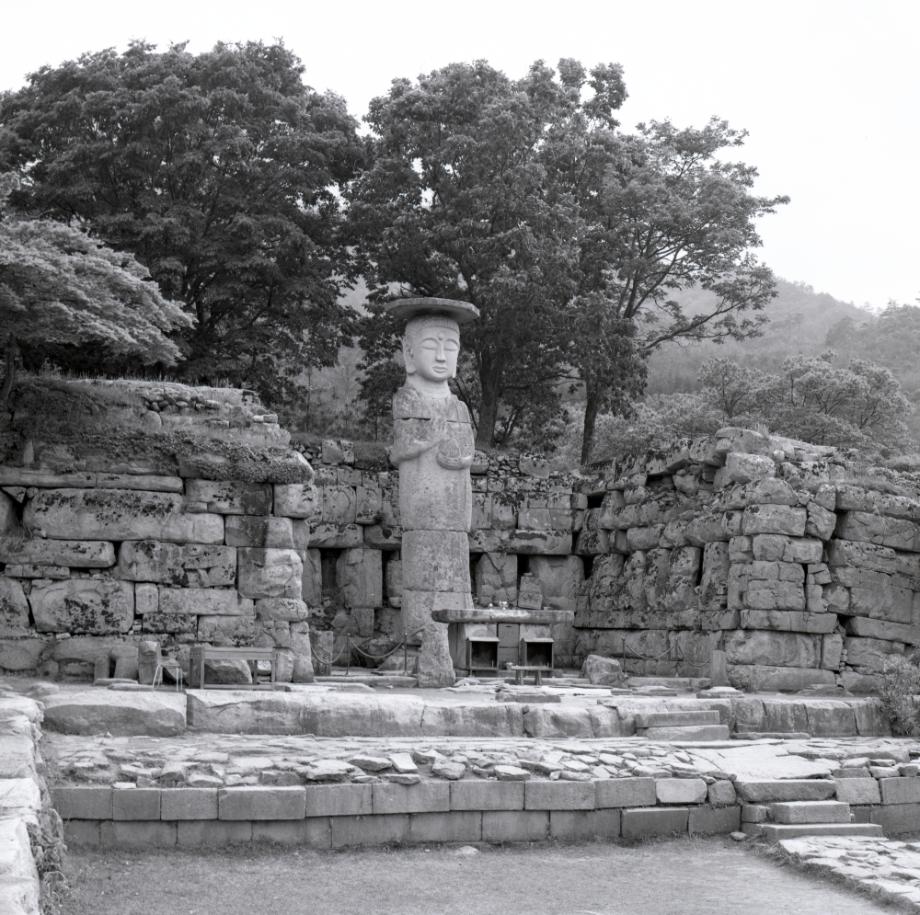 충주 미륵리 석조여래입상이미지