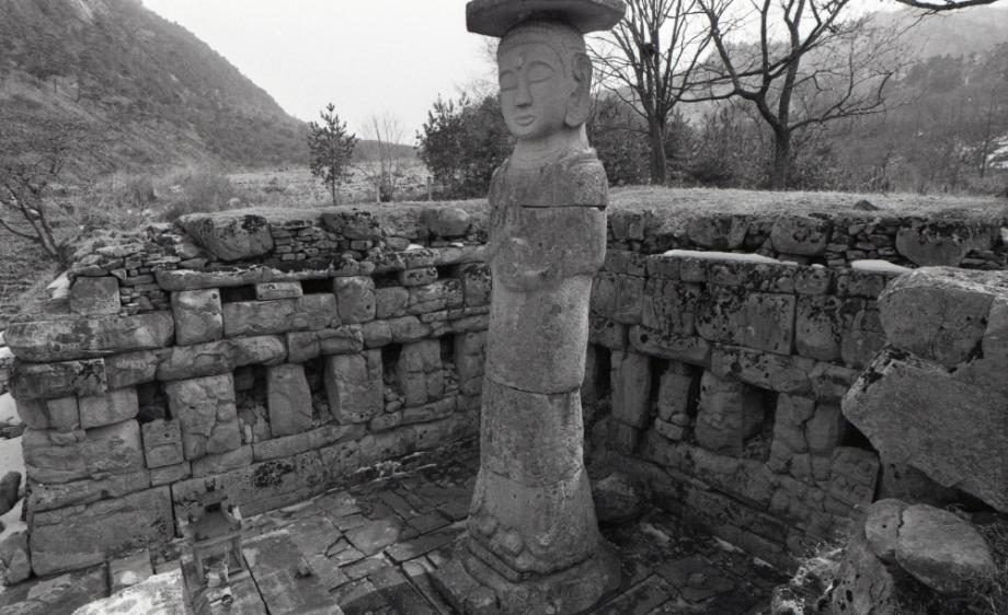 충주 미륵리 석조여래입상이미지