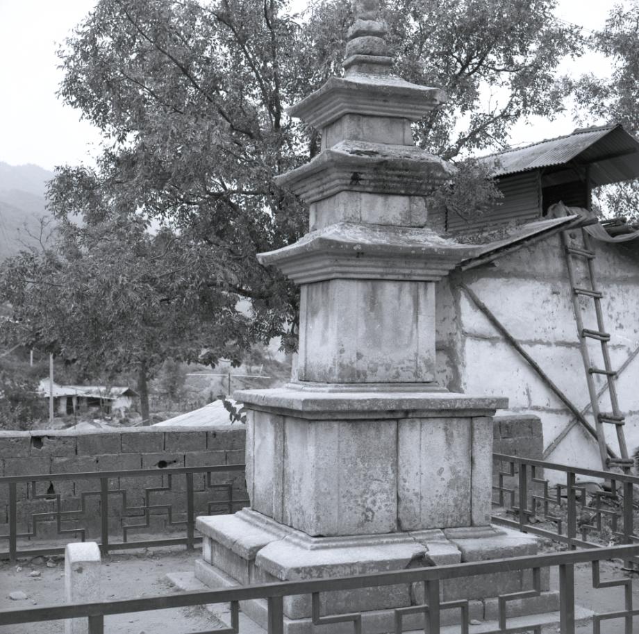 단양 향산리 삼층석탑이미지