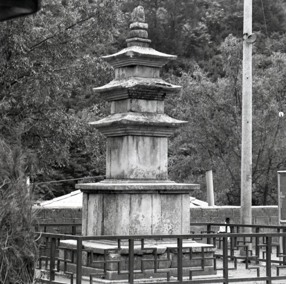 단양 향산리 삼층석탑이미지