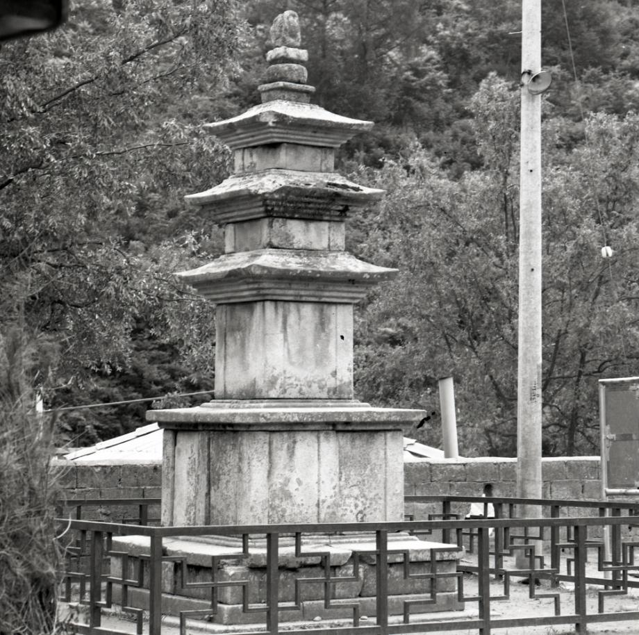 단양 향산리 삼층석탑이미지