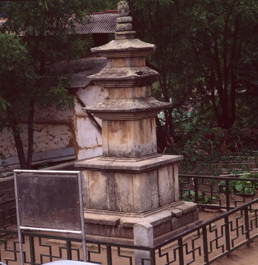 단양 향산리 삼층석탑이미지