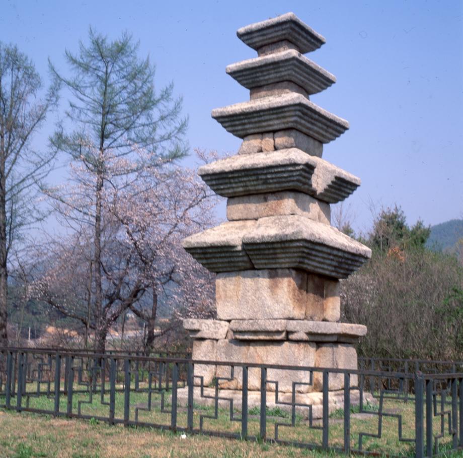 청주 계산리 오층석탑이미지