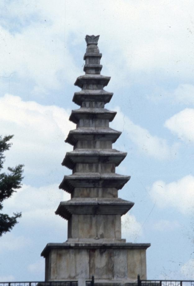 충주 탑평리 칠층석탑이미지