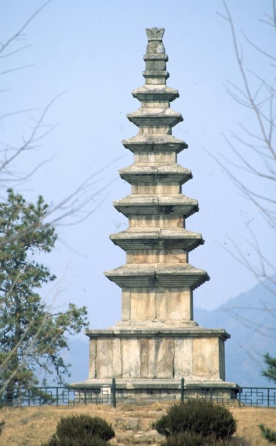 충주 탑평리 칠층석탑이미지