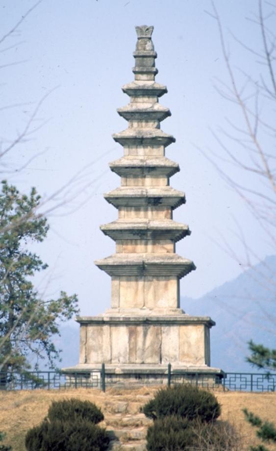 충주 탑평리 칠층석탑이미지