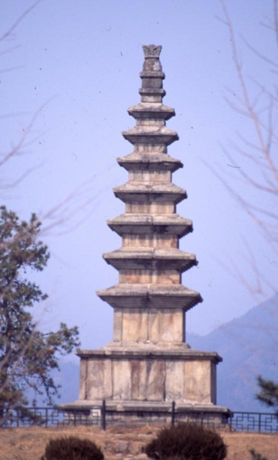 충주 탑평리 칠층석탑이미지