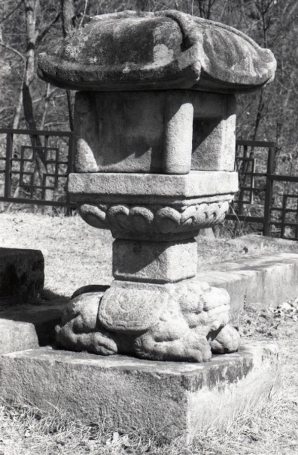 충주 청룡사지 보각국사탑 앞 사자 석등이미지