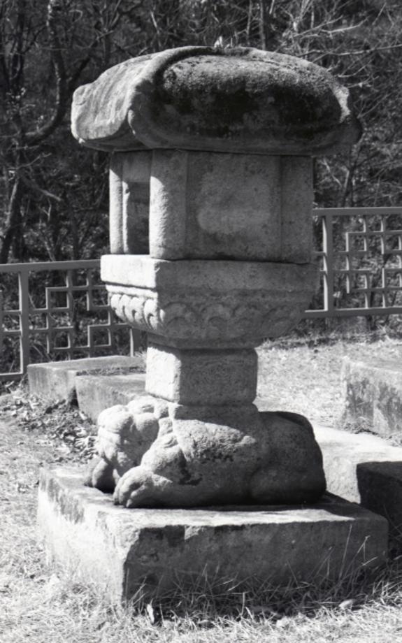 충주 청룡사지 보각국사탑 앞 사자 석등이미지