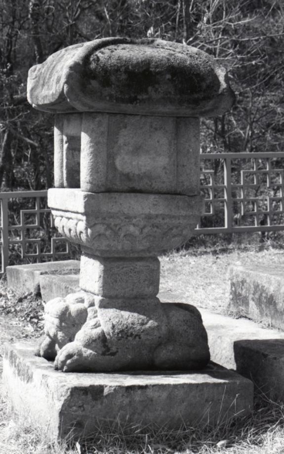 충주 청룡사지 보각국사탑 앞 사자 석등이미지