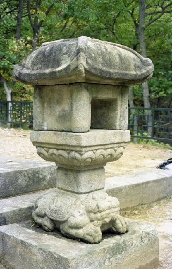 충주 청룡사지 보각국사탑 앞 사자 석등이미지