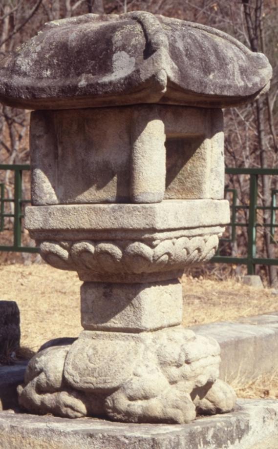 충주 청룡사지 보각국사탑 앞 사자 석등이미지