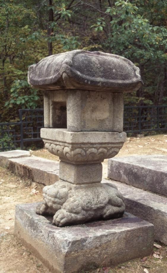충주 청룡사지 보각국사탑 앞 사자 석등이미지