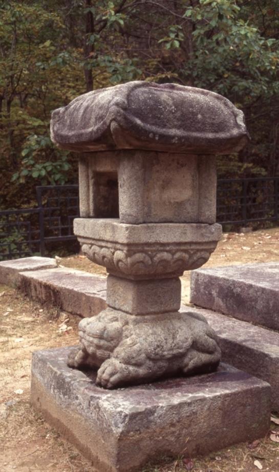 충주 청룡사지 보각국사탑 앞 사자 석등이미지