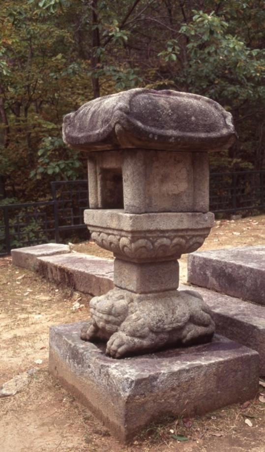 충주 청룡사지 보각국사탑 앞 사자 석등이미지