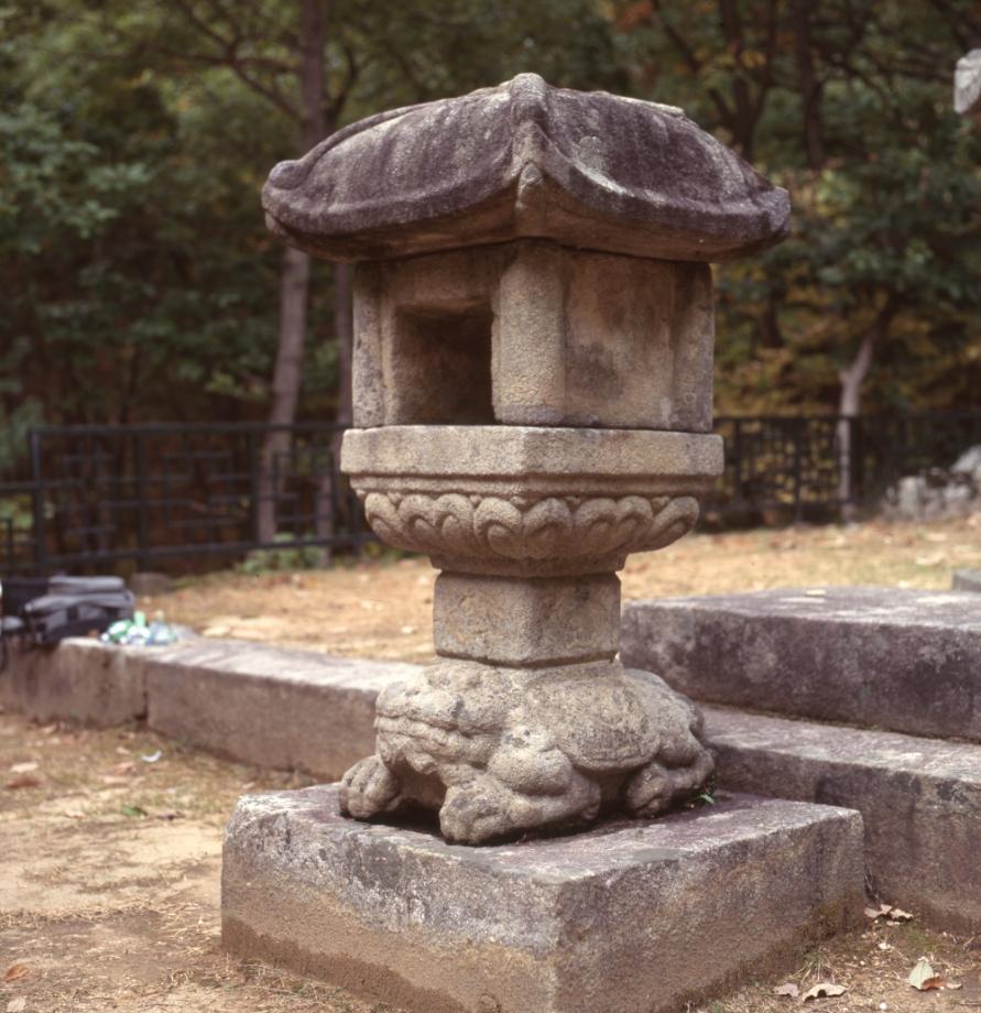충주 청룡사지 보각국사탑 앞 사자 석등이미지