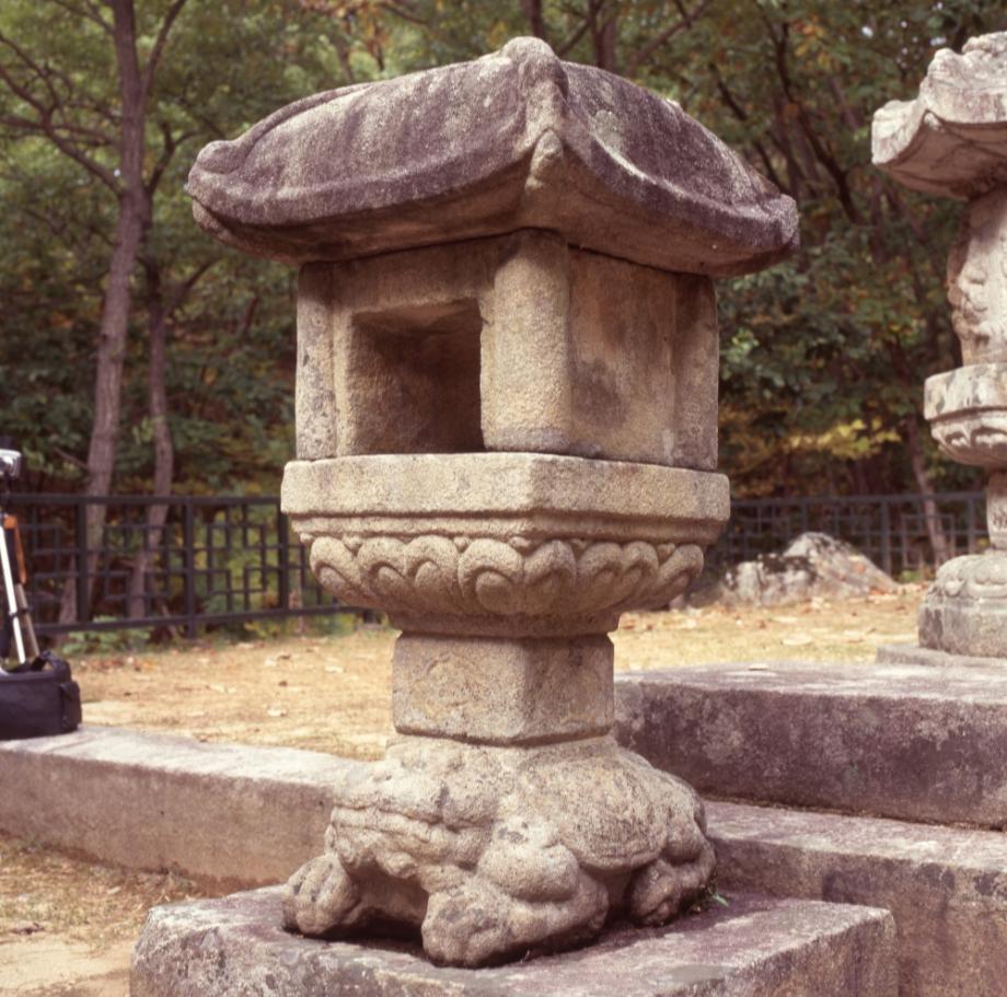 충주 청룡사지 보각국사탑 앞 사자 석등이미지