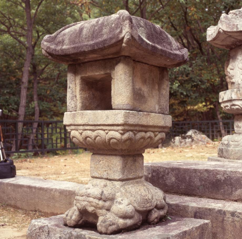 충주 청룡사지 보각국사탑 앞 사자 석등이미지