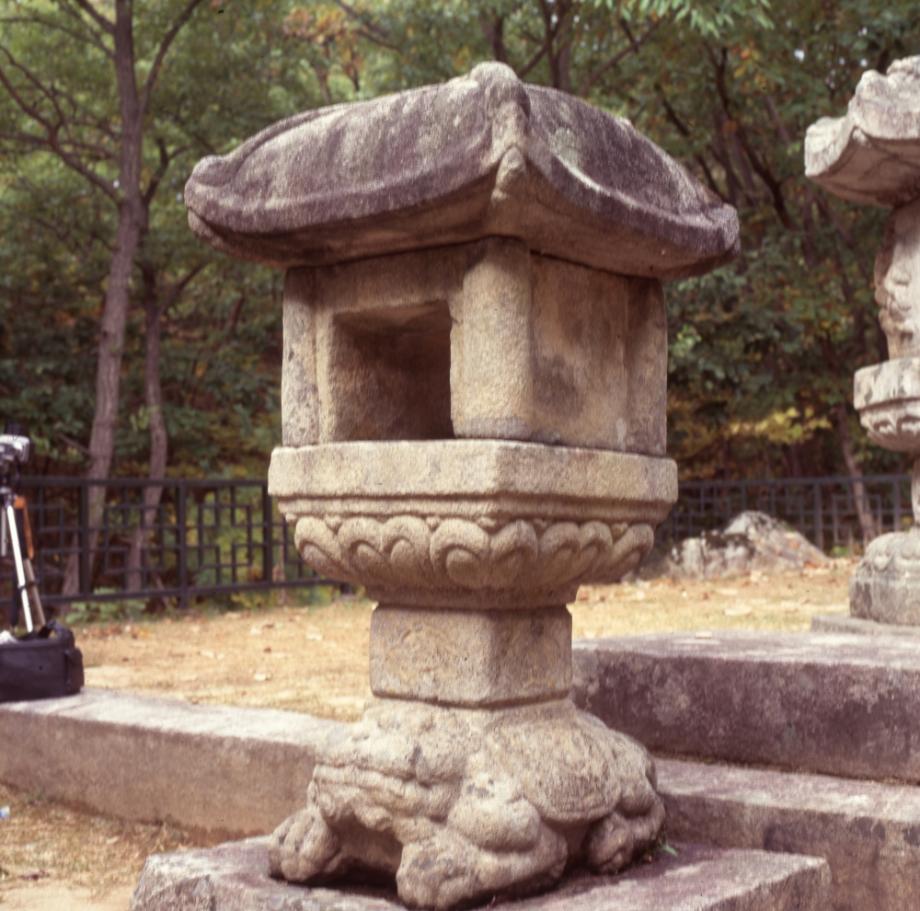 충주 청룡사지 보각국사탑 앞 사자 석등이미지