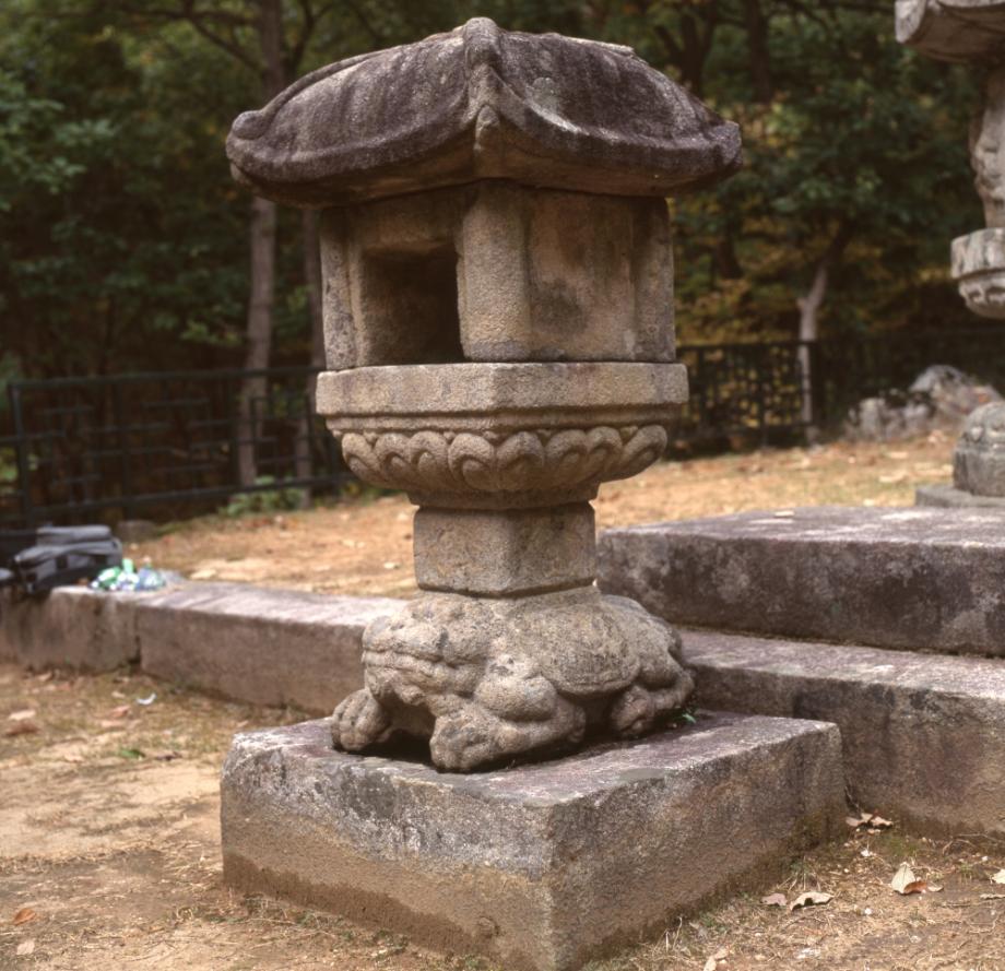 충주 청룡사지 보각국사탑 앞 사자 석등이미지