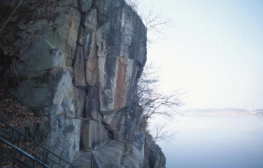 충주 창동리 마애여래상이미지