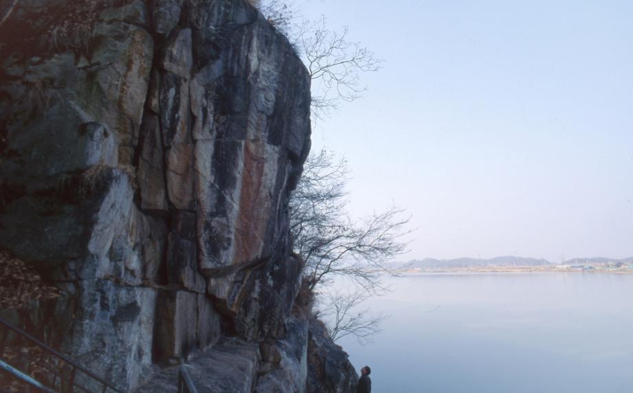 충주 창동리 마애여래상이미지