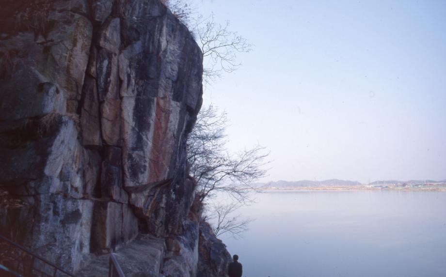 충주 창동리 마애여래상이미지