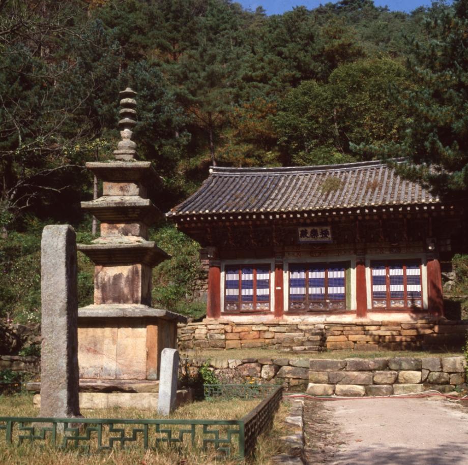 제천 신륵사 극락전이미지